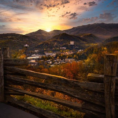 Lazy Bear Lodge, Hot Tub, Resort Pool, Wifi, 1089 Free Tickets Each Paid Day, Dollywood And More Gatlinburg Exterior foto