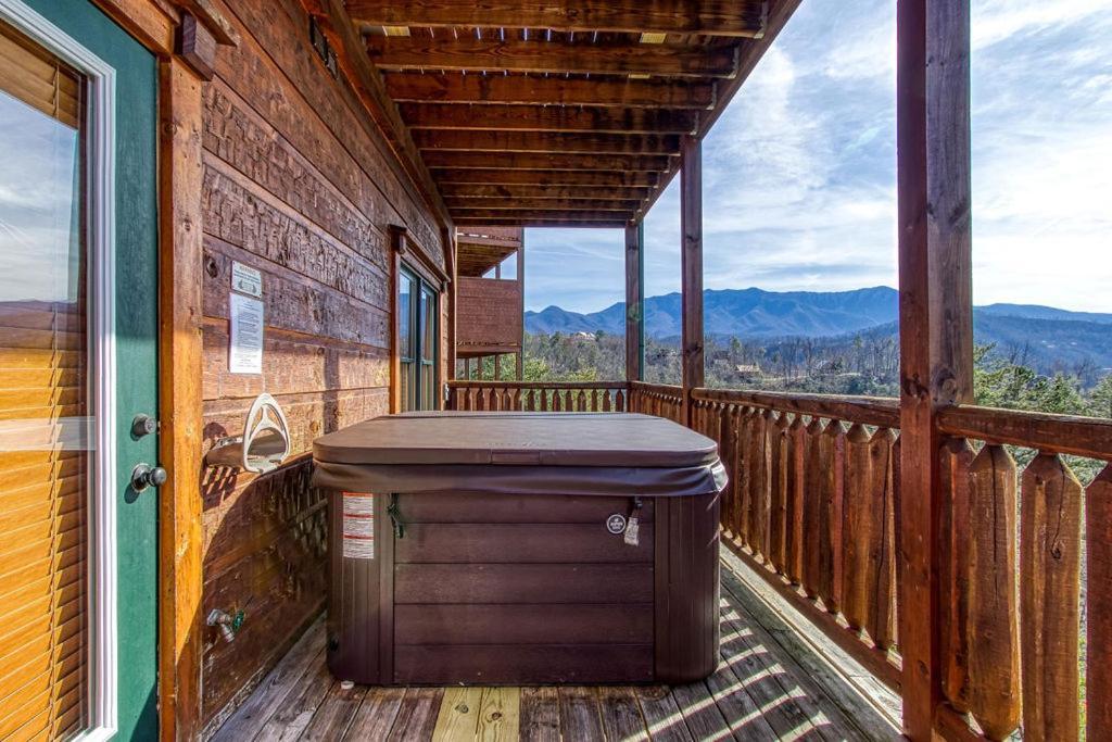 Lazy Bear Lodge, Hot Tub, Resort Pool, Wifi, 1089 Free Tickets Each Paid Day, Dollywood And More Gatlinburg Exterior foto