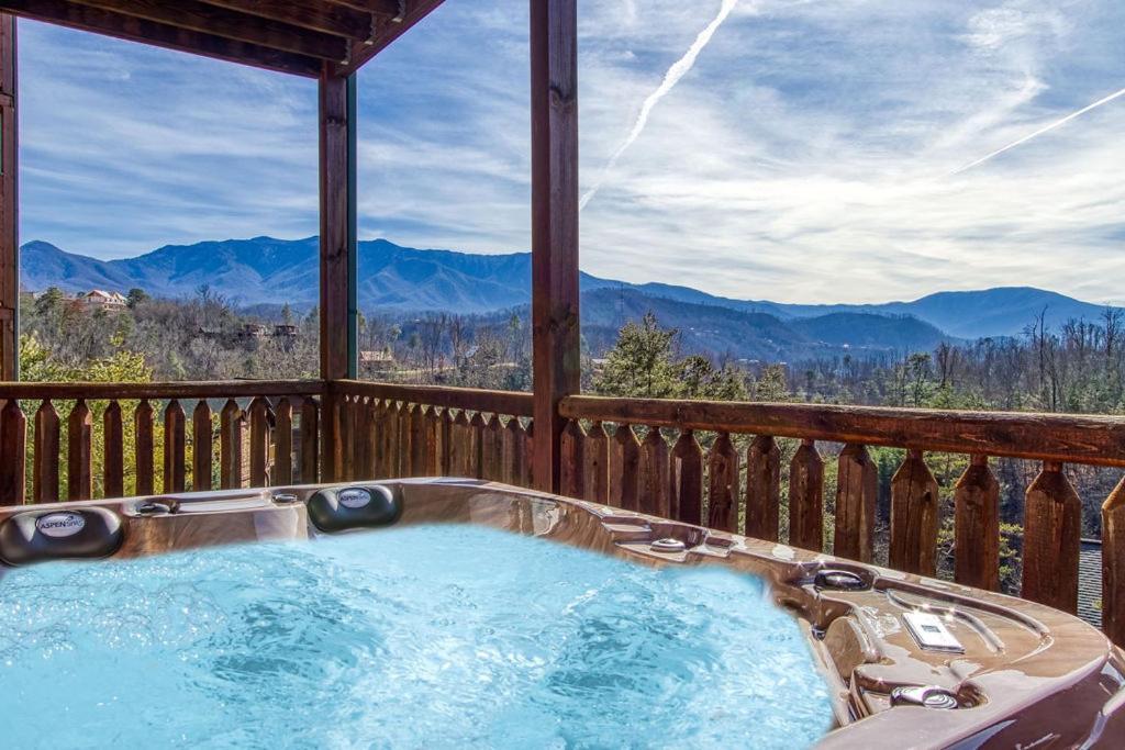 Lazy Bear Lodge, Hot Tub, Resort Pool, Wifi, 1089 Free Tickets Each Paid Day, Dollywood And More Gatlinburg Exterior foto